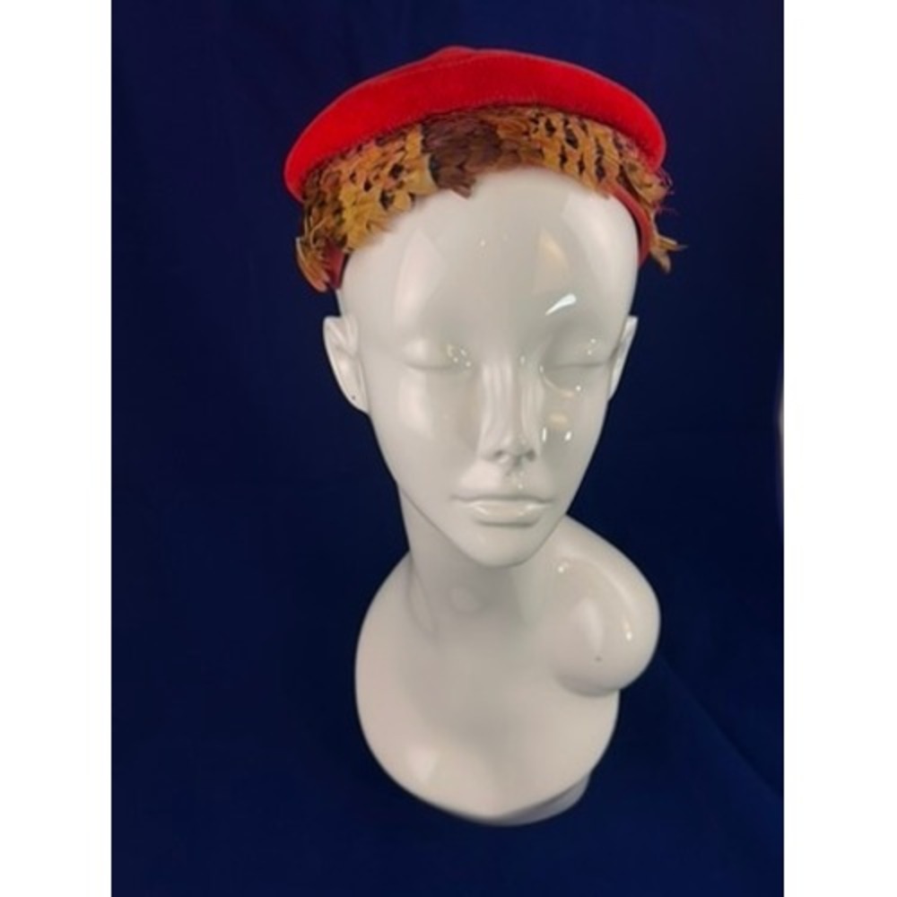 Vintage 50s Red Tilt Hat Feather Cocktail Fascinator Wool Felt Headpiece - Picture 5 of 10